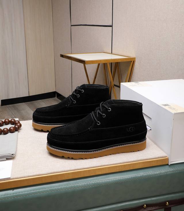 出厂价P 全真羊毛内里 假一赔十 请注意 原单品质 比较毛料的厚度爆款Ugg 来自澳洲温暖奢侈品牌男鞋，官网同步、贝克汉姆男款..，采用进口头层打蜡牛皮制作，鞋