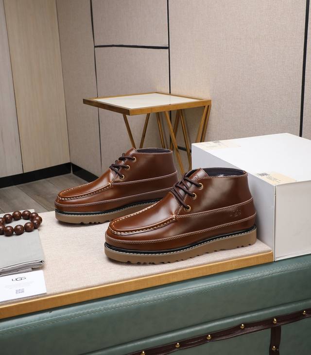 出厂价P 全真羊毛内里 假一赔十 请注意 原单品质 比较毛料的厚度爆款Ugg 来自澳洲温暖奢侈品牌男鞋，官网同步、贝克汉姆男款..，采用进口头层打蜡牛皮制作，鞋