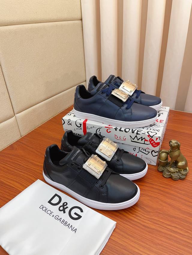 价： Dg 最新官网休闲、男鞋原单品质进口头层牛皮羊里 论材料做工完胜市场所有版本最高品质出货 实物拍摄，面料进口凸显品牌独特魅力鞋带也是原版定制经典系带款鞋