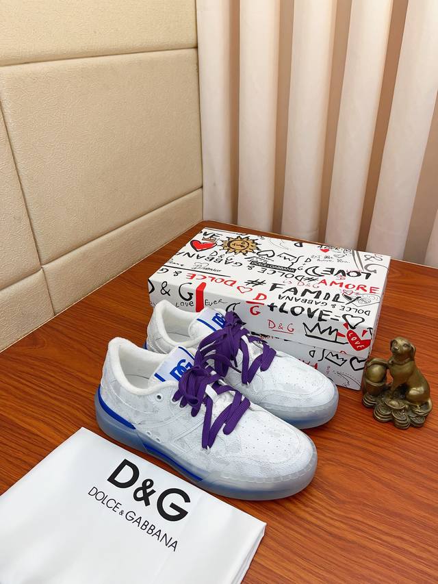 价： Dg 最新官网休闲、男鞋原单品质进口头层牛皮羊里 论材料做工完胜市场所有版本最高品质出货 实物拍摄，面料进口凸显品牌独特魅力鞋带也是原版定制经典系带款鞋