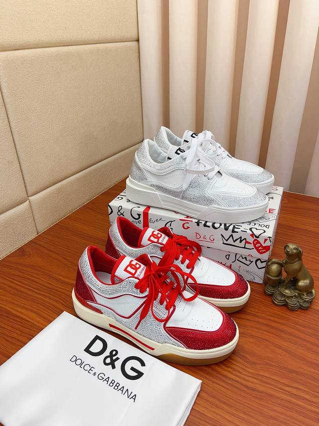 价： Dg 最新官网休闲、男鞋原单品质进口头层牛皮羊里 论材料做工完胜市场所有版本最高品质出货 实物拍摄，面料进口凸显品牌独特魅力鞋带也是原版定制经典系带款鞋