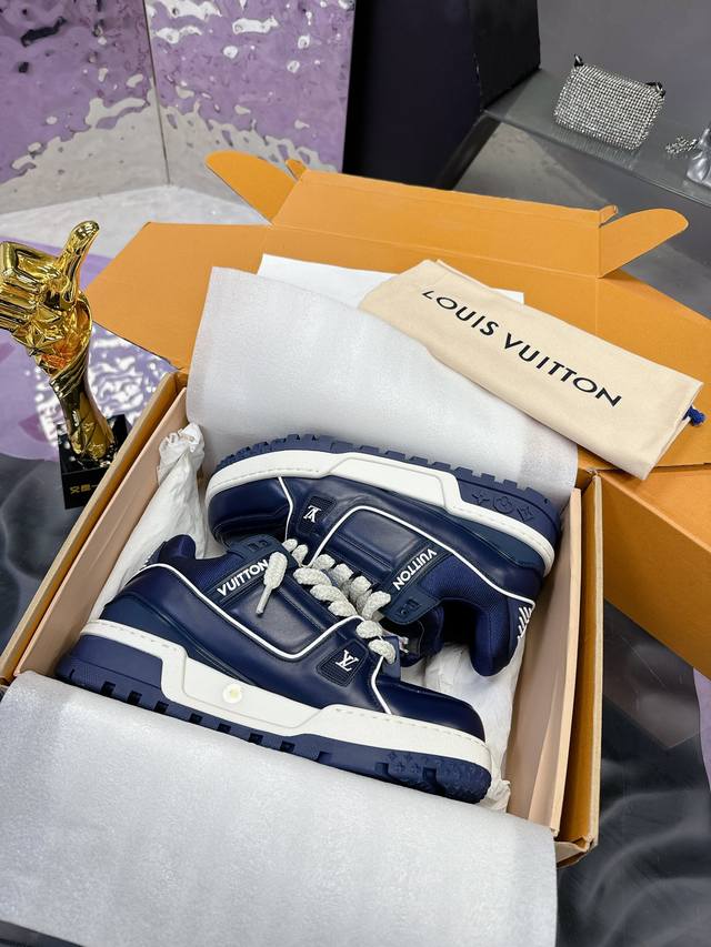 工厂P价P： 男 Lv胖丁 新颜色 情人节系列 目前此版本只做Zp上市的 最高还原所有细节 、包装 Lvtrainer小胖丁 最新升级版本 原版一致 独家开模