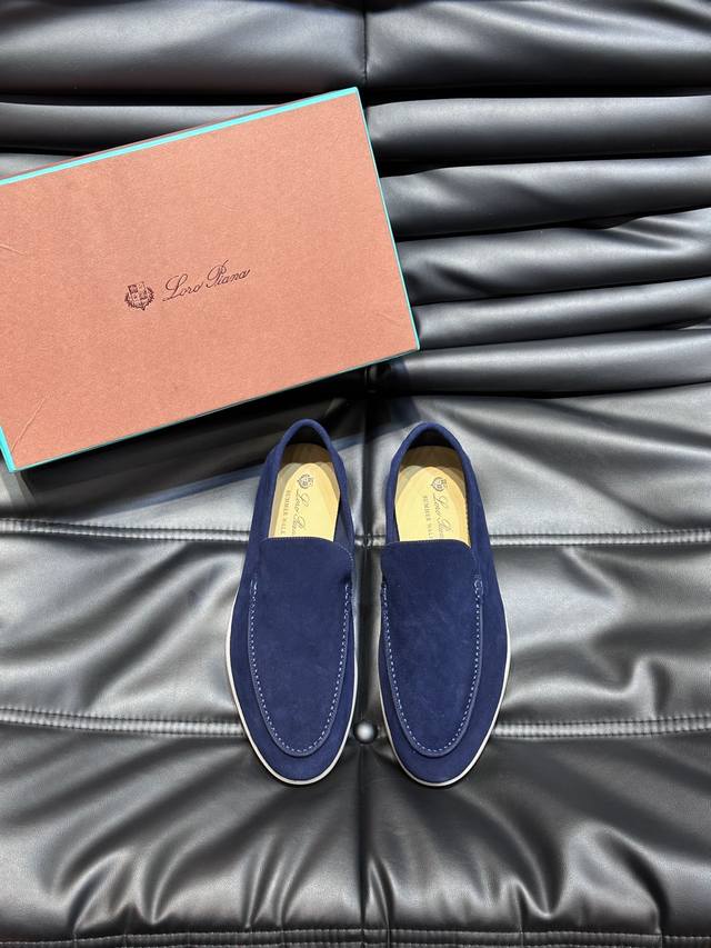 Loro Pian'* 情侣款经典Lp顶级版本 英伦平底乐福鞋，老钱风必备单品，极简的设计吸睛耐看，穿搭加分项呀 软乎乎的脚感质感出众，不会磨脚就很Nice搭配