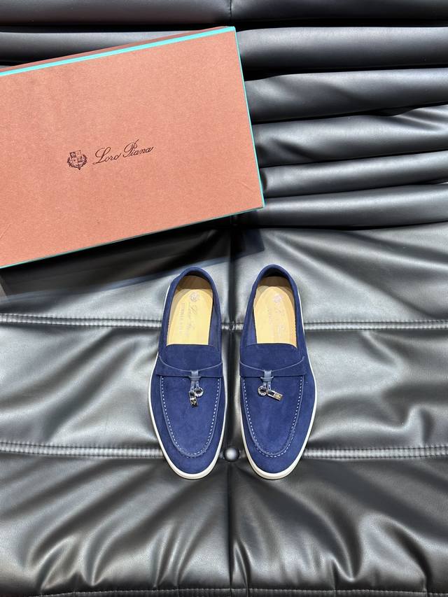 Loro Pian'* 情侣款经典Lp顶级版本 英伦平底乐福鞋，老钱风必备单品，极简的设计吸睛耐看，穿搭加分项呀 软乎乎的脚感质感出众，不会磨脚就很Nice搭配