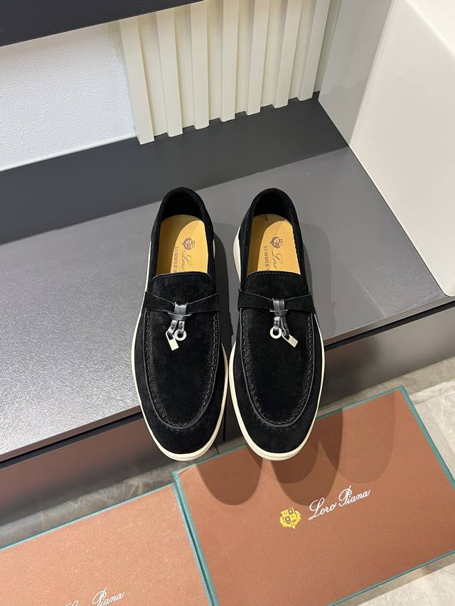 Loro Pian‘* 情侣款经典Lp顶级版本 英伦平底乐福鞋，老钱风必备单品，极简的设计吸睛耐看，穿搭加分项呀 软乎乎的脚感质感出众，不会磨脚就很Nice搭配