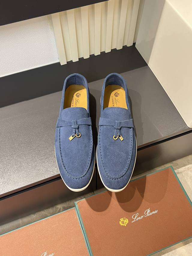 Loro Pian‘* 情侣款经典Lp顶级版本 英伦平底乐福鞋，老钱风必备单品，极简的设计吸睛耐看，穿搭加分项呀 软乎乎的脚感质感出众，不会磨脚就很Nice搭配