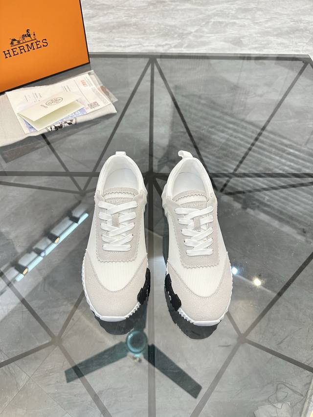 售 价: P 广州货 商品商标: Hermè* 爱马仕* 低帮休闲鞋 正码码数: 35-45. 可订做46 情侣款 商品材料：鞋面专柜原版飞织拼接头层真皮，羊皮