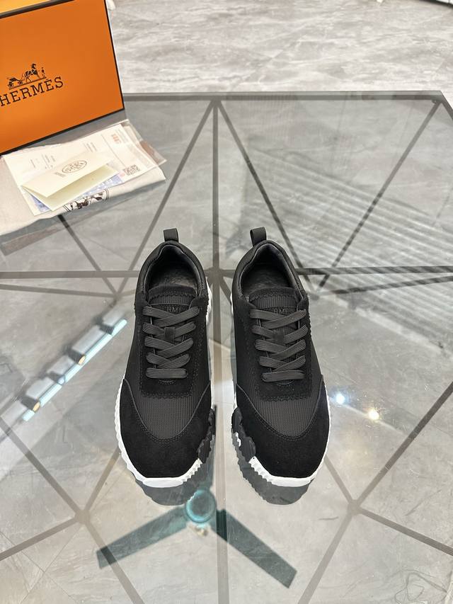 售 价: P 广州货 商品商标: Hermè* 爱马仕* 低帮休闲鞋 正码码数: 35-45. 可订做46 情侣款 商品材料：鞋面专柜原版飞织拼接头层真皮，羊皮