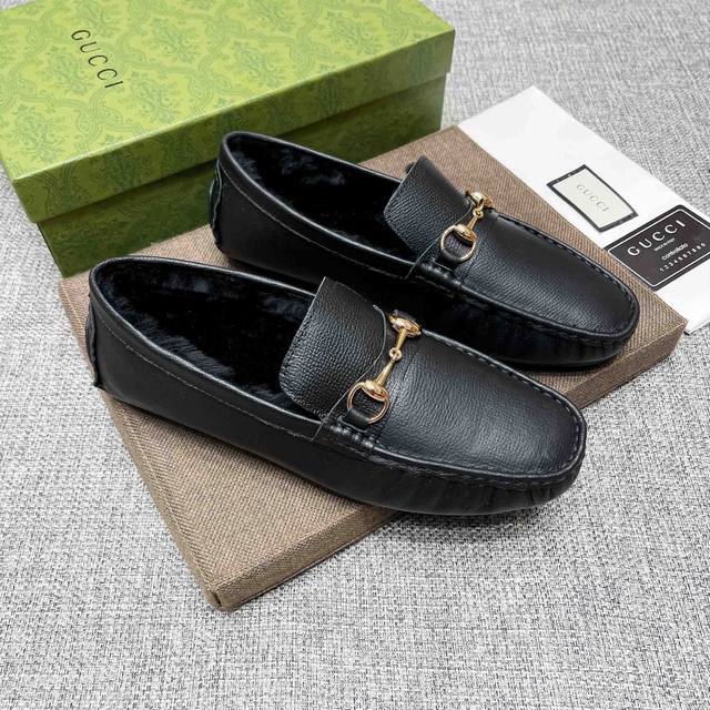 实价 Gucci 古驰官网旗舰店新款真绵羊毛内里，穿着舒适暖和，这个冬天不寒冷，意大利名模贵族们爆款，古驰时尚界的佼佼者，无可超越，明星同款，原单正品，采用进口