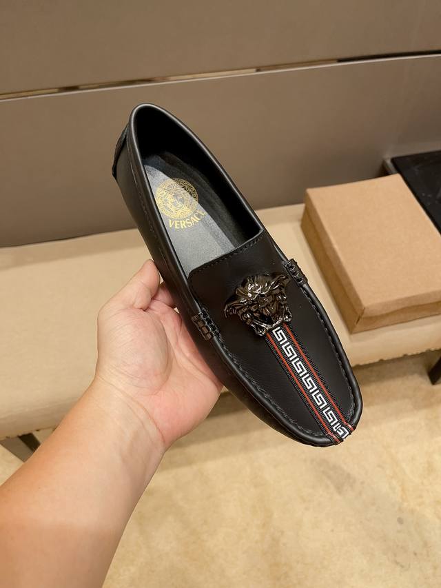 实价，范思哲官网旗舰店新款，鞋面原版牛皮+性感美灶莎头像，男士的最爱，舒适透气牛里 真材实料 ，原版进口耐磨橡胶底， 采用精湛工艺，鞋面好看奢华，男士心备佳品，