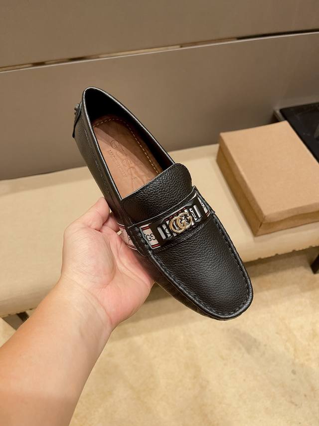 实，古驰 Gucci ，1921年创立于佛罗伦萨，是全球奢侈品品牌之一，其独特的创意和革新风靡全球，古驰 永恒而经典，一直以来深受明星们的青睐，并成为世界上流社