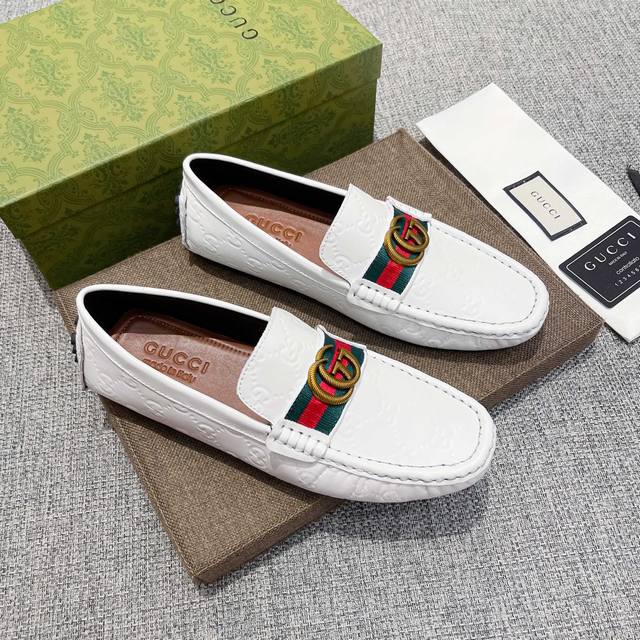 古驰 Gucci ，1921年创立于佛罗伦萨，是全球奢侈品品牌之一，其独特的创意和革新风靡全球，古驰 永恒而经典，一直以来深受明星们的青睐，并成为世界上流社会人