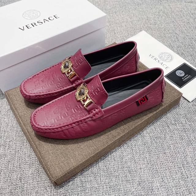 实价 范思哲 专柜旗舰店高端新款，官方最新元素潮爆全球，官网火爆热卖，原版版本，专柜爆款，其产品渗透生活的每个角落，鞋面意大利进口原版头层牛皮 绝对高端 原版防