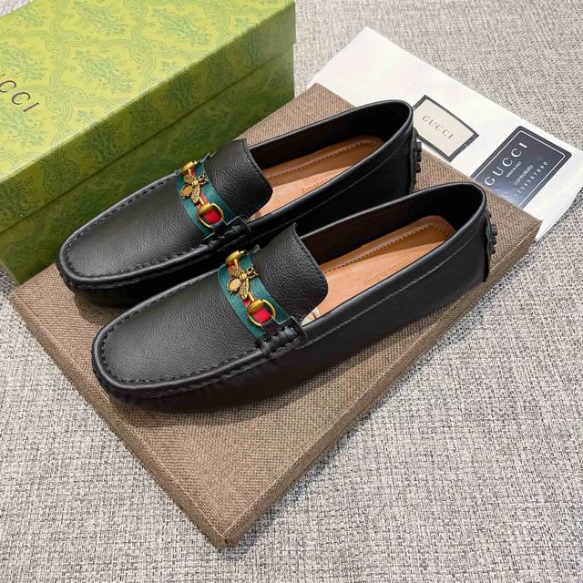 古驰 Gucci ，1921年创立于佛罗伦萨，是全球奢侈品品牌之一，其独特的创意和革新风靡全球，古驰 永恒而经典，一直以来深受明星们的青睐，并成为世界上流社会人