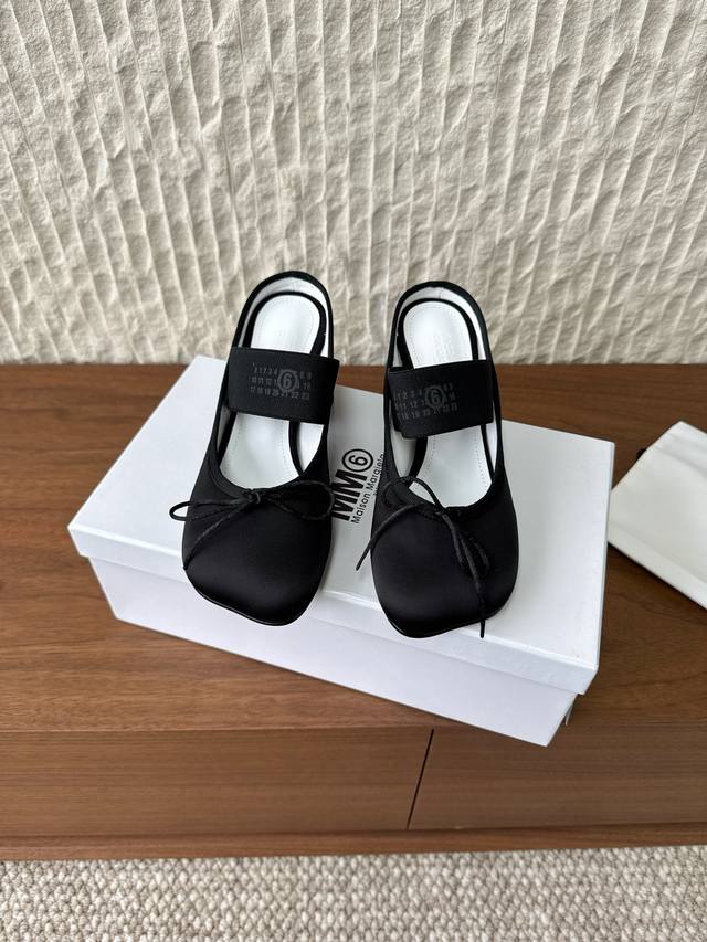 真丝 G279 Maison Marginala 马吉拉 26Ss初春新品 粗跟 苹果干头 高跟 半拖 马吉拉设计师太有才了 采用粗跟作为设计元素打造鞋品 单鞋