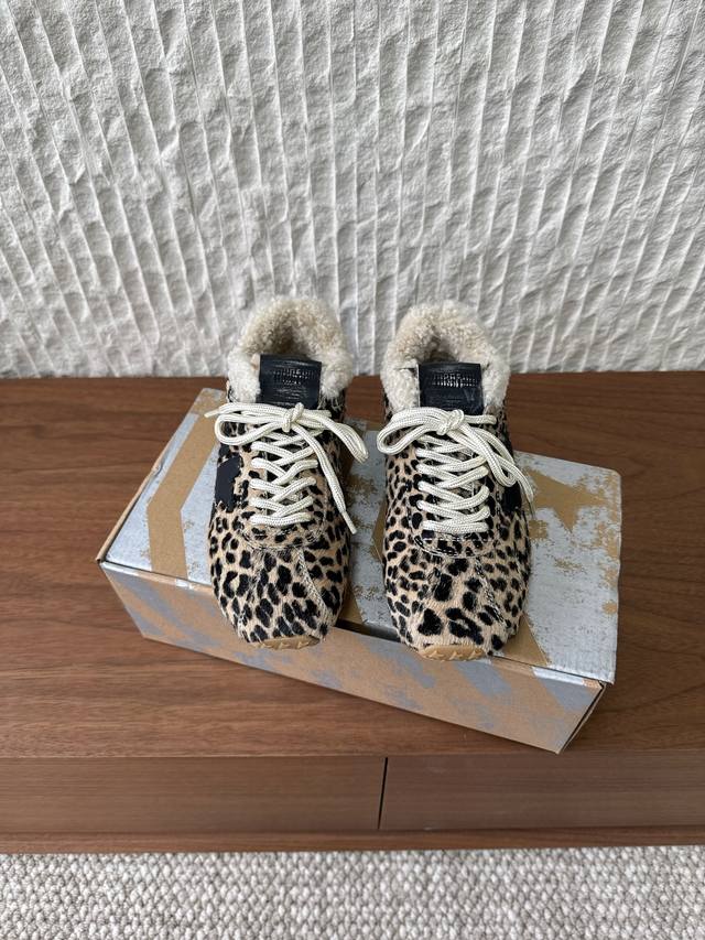 毛里 G068 Ggdb Golden Goos 25Ss 小脏鞋 德训鞋 Ggdb经典情侣款小脏鞋 火红程度上怼小白鞋，下踩各类小脏鞋！ 明星私服上脚示范 ×