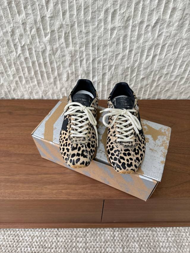 G068 Ggdb Golden Goos 25Ss 小脏鞋 德训鞋 Ggdb经典情侣款小脏鞋 火红程度上怼小白鞋，下踩各类小脏鞋！ 明星私服上脚示范 ×就是这