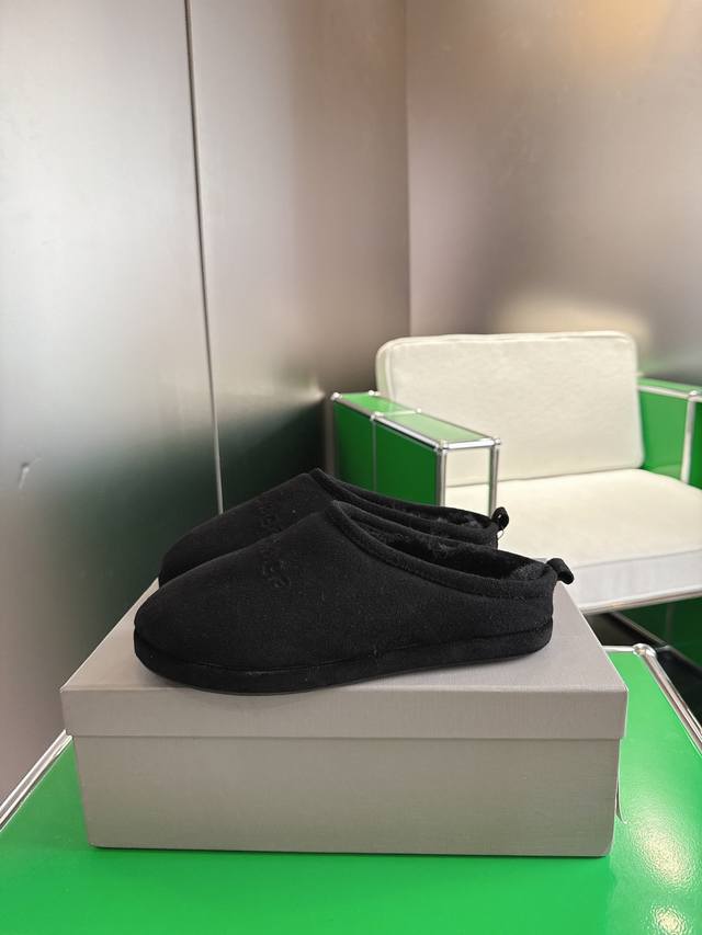 K029Balenciaga巴黎世家秋冬最新款薄底毛毛拖 时装博主与欧美明星大爱款 冬季必备款 时尚却不过分张扬鞋面磨砂皮 内里真毛特别的蓬松柔软、亲肤脚感特别