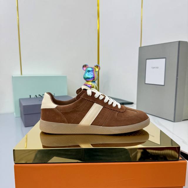 汤姆福特 Tom Ford 美国时尚轻奢2025爆款款 Size：39-45 Tom Ford来自欧美品牌，贸易原单，国内罕见，不易撞款 春夏穿到秋冬，跨越温差