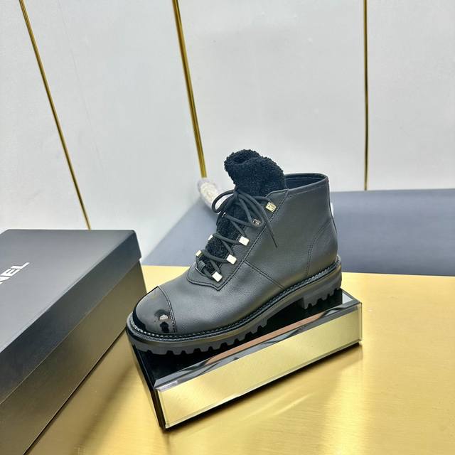 厂价 顶级版本 Chanel 24A高级手工坊系列 新款抢先发售 今年秋冬必爆单品 原版开发 私模五金 真皮大底 鞋面牛皮 内里羊皮 Size:35-39 40