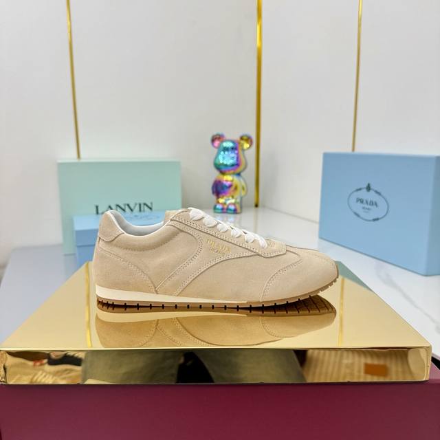 出厂价Ppp Prada 普拉达25Ss 新款女鞋拼接款德训鞋 简约而不失优雅的设计理念，注重实用性和美观性的平衡。电手镀铁头设:计 高级感满 无论是经典的Sa