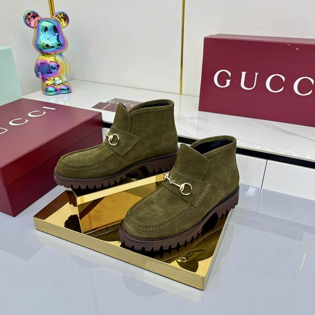 2025新版古驰Gucci百搭绑带马丁靴 跟高：5Cm 面料：头层牛皮 内里 垫脚：羊皮里。 大底是发泡大底材质 颜色：黑色 码数：35-41