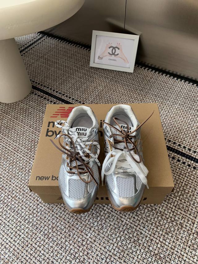 新配色 Miu Miu New Balance530联名款25Ss春夏新款半拖 超级大热门 无论你如何穿搭请都不要放过这一双530系列的运动鞋 非常好搭配 洋气