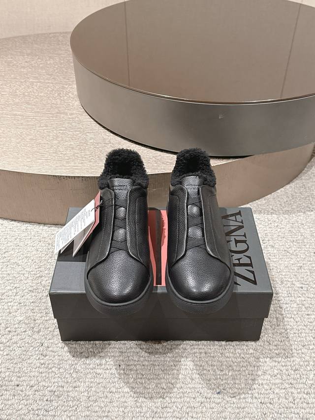 出厂 。吴磊明星同款Zegna杰尼亚25秋冬新款低帮男士真羊毛里休闲鞋毛靴毛鞋棉鞋，皮鞋小白鞋 Triplestit男一脚蹬套穿奢华休闲鞋板鞋小白鞋男鞋皮鞋，原