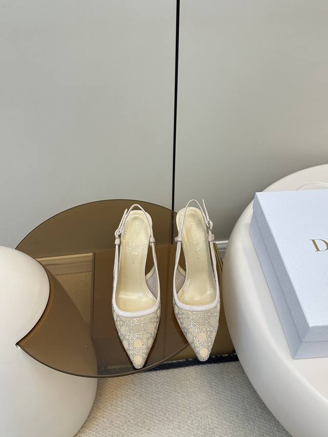 顶级原单 配飞机盒 Dior｜迪奥 新品猫跟汤钻时尚凉鞋 新品烫钻小猫跟凉鞋 经典的迪奥藤格纹元素 时尚必备款舒适感真的极极好 面料网纱+汤钻 内里采用原单订制