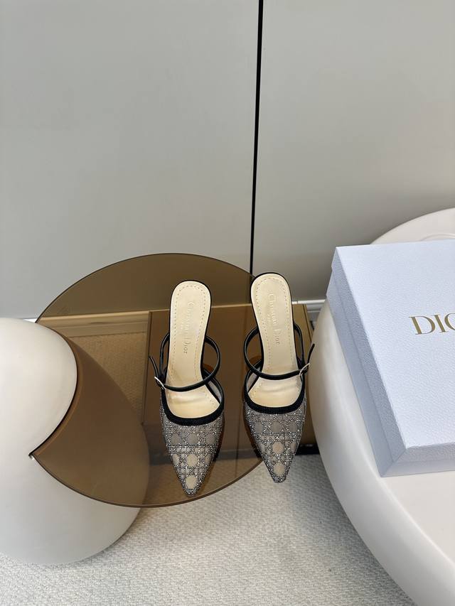 顶级原单 配飞机盒 Dior｜迪奥 新品猫跟汤钻时尚凉鞋 新品烫钻小猫跟凉鞋 经典的迪奥藤格纹元素 时尚必备款舒适感真的极极好 面料网纱+汤钻 内里采用原单订制