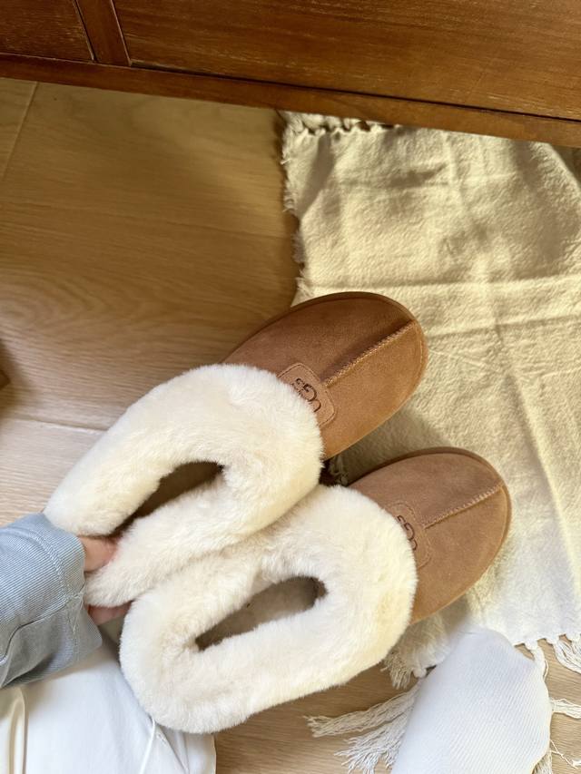 Ugg塔次特厚底. 软软糯糯温柔风 今年最新的厚底元素 妥妥拉长腿型 隆丰A级皮毛一体 温暖有质感 Size: 35-40 厂价P：