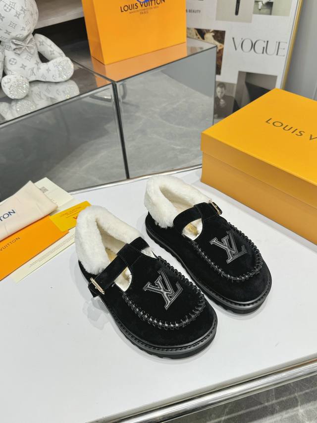 Louis Vuitton 超级百搭勃肯毛鞋经典再创，活力十足上脚更舒服大气， 面料：头层进口牛反绒+原版五金配件，内里：高档羊毛 ，鞋底：Pu发泡大底+Pu水