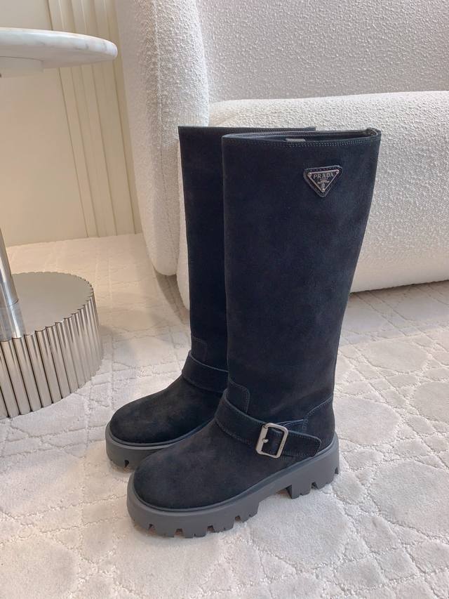 反绒 皮面 Prad*新款厚底长靴 上脚超显腿长 硬挺帅气 效果惊艳！简约百搭单品！ 鞋面牛反绒 小牛皮 内里垫脚羊皮 原版开模大底 尺码35-39 40 41