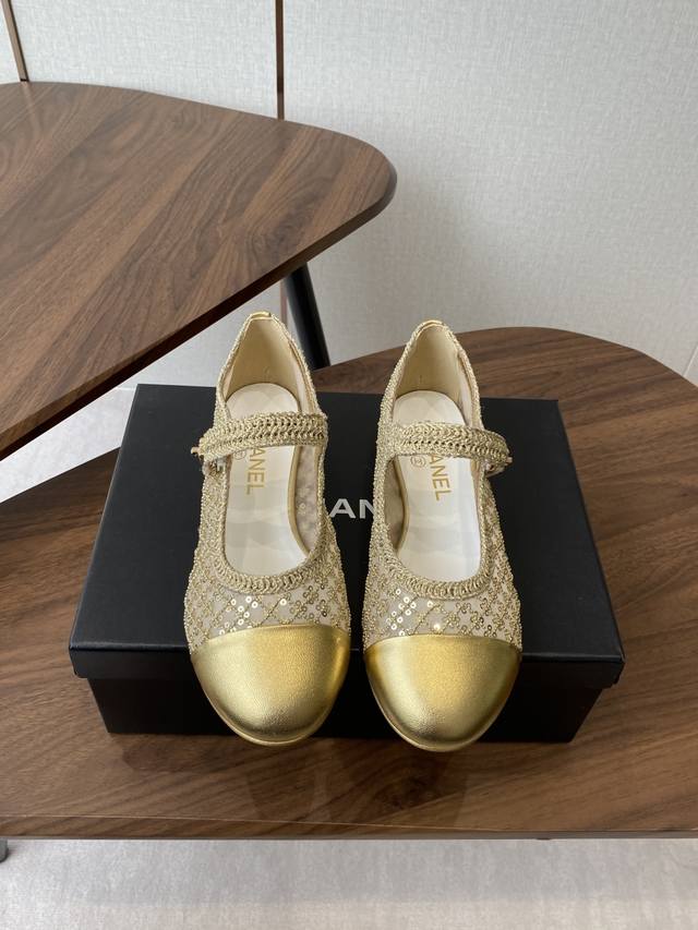 Chanel 香奈儿 25Ss 春夏秀款 网面珠片 玛丽珍 单鞋 第一眼看上就被种草了根据天气变化自由穿搭！套上袜套春夏秒变可爱单鞋！秒变魔法公主 鞋面采用原版