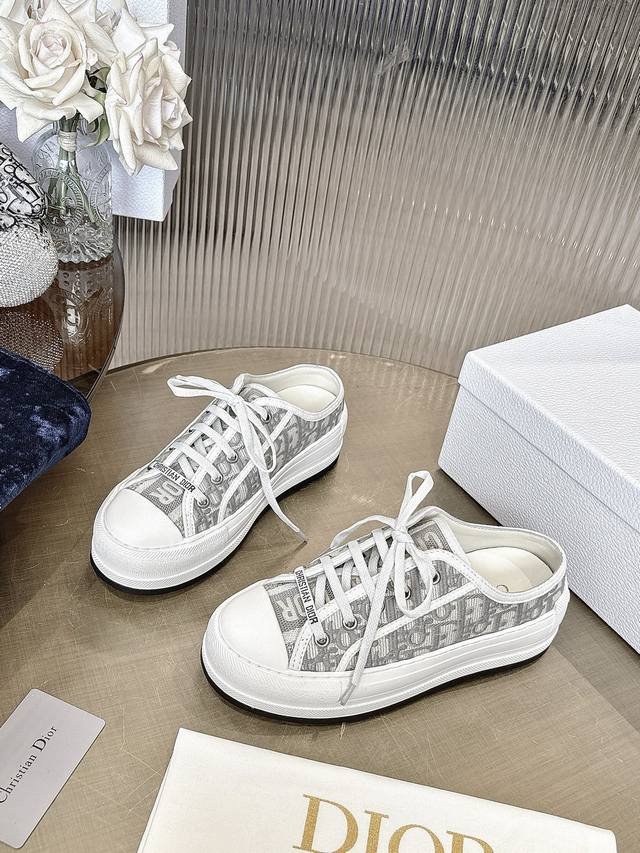 Di*R迪*奥 经典休闲鞋小布鞋 经典黑白小红书认证爆款系列，超好穿 超耐看 超百搭 原版套楦调格高端定制！原版开模大底，鞋面材料全部原版订制，3D电绣纹立体布