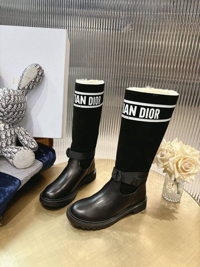 最新皮面款 太帅了！！皮里 毛里 羊毛内里／牛皮内里可选！ 最高版本 Dior 迪奥Cd 秋冬靴复古工装靴 系带好穿好看又帅气 材质：鞋面进口牛皮面料，羊毛，水