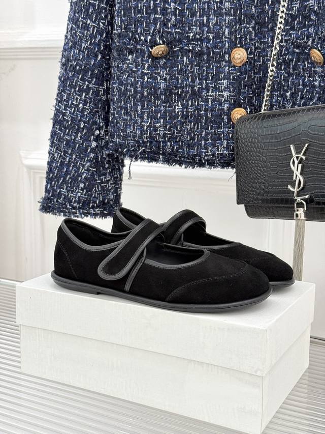 顶级版本 新品复古经典平底芭蕾舞鞋 面料采用原版定制麂皮 内里垫脚均为羊皮 原版开模定制防滑大底 Size：35-41 40.41定制