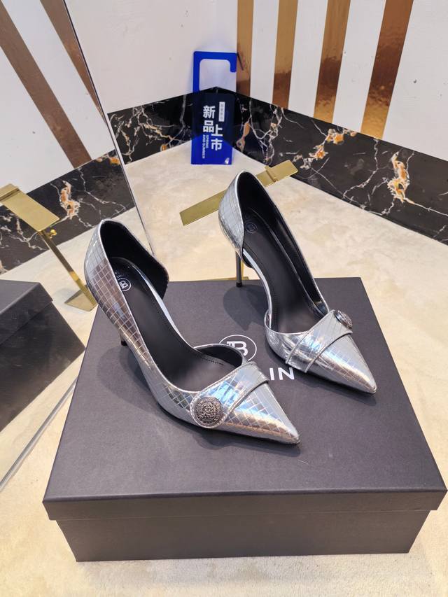 工厂P出 ，* 巴尔曼2026春最新款走秀时装高跟单鞋 品牌巴尔曼由法国时装设计师 皮埃尔.巴尔曼 先生创立于1945年的老牌定制时装屋，与、并列成为二战之后的