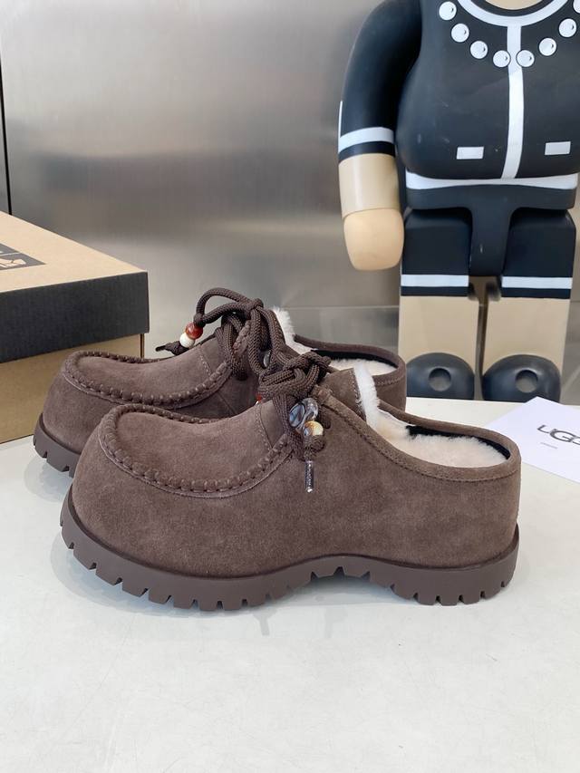 2025秋冬新款土豆羊毛拖鞋，复古的亚克力扣饰 巨显可爱和时髦，拉长腿一绝，5公分的内增高，舒适的橡胶大底，出奇的暖和真的是让我无法自拔真太可爱了～ 毛茸茸的羊