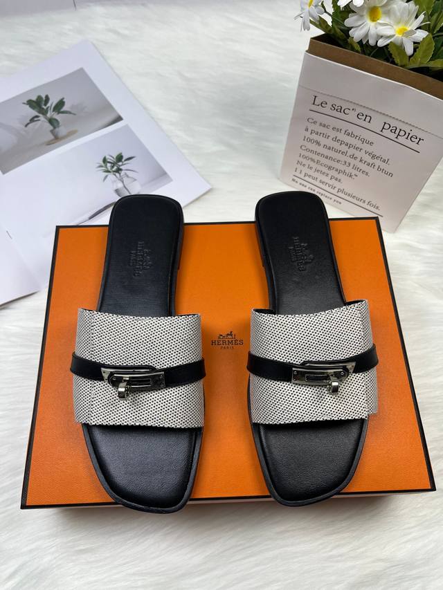 新色，中底全包，全新改版 HermèS 包装升级，版型做工材料升级。 Hermes市场最高版本纯手工鞋 顶级产品爱马仕拖鞋 早春新款原版一样， 师傅级纯手工打造