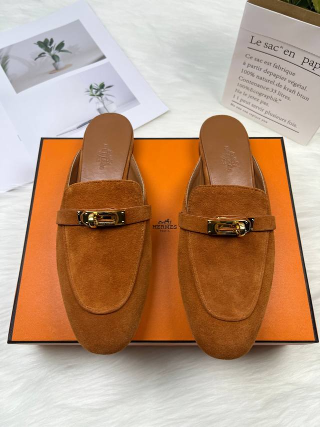 爱马仕HermèS最新升级版Kelly扣半拖，一年四季都可以穿的凯莉半拖简约高级感十足，独家高端私人定制产品，采用纯钢进口订制五金，内里垫脚采用真丝帆布材质，进