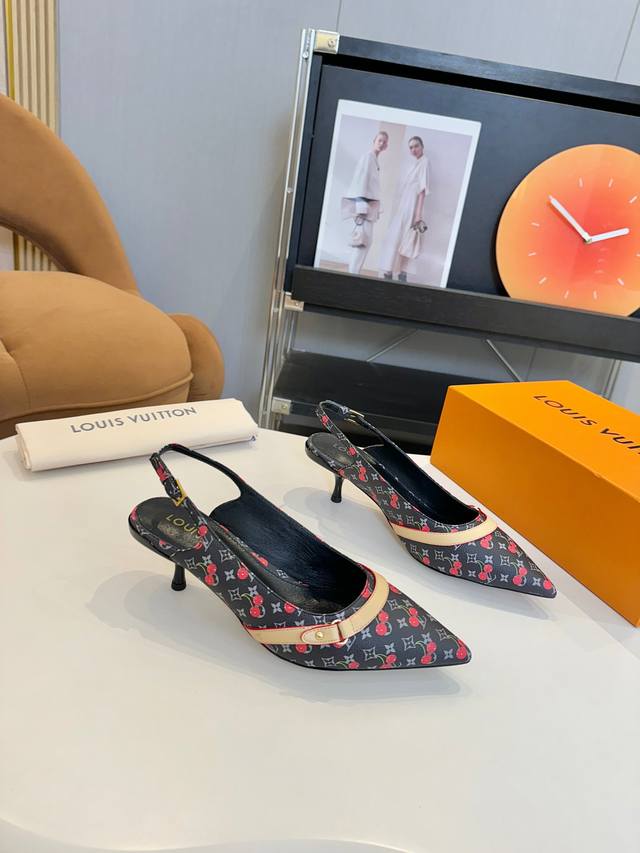 最新款Vuitton Loui .馿家￣￣￣￣￣ 橡胶底 双层真皮底 ★顶级版本 ★原版开发 独家开模 ★码数35 43 43定制码