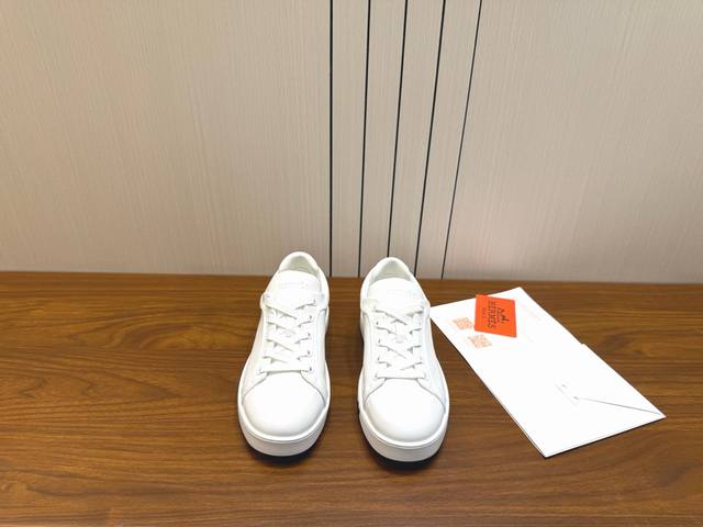 Hermes 爱马仕官网限量版 情侣款 H家25Ss秋冬板鞋！经楦靴型+英伦复古设计，经典耐看！原版倒模楦型，极致1:1形体H柔软细腻，呈现出精致质感！ 开模定