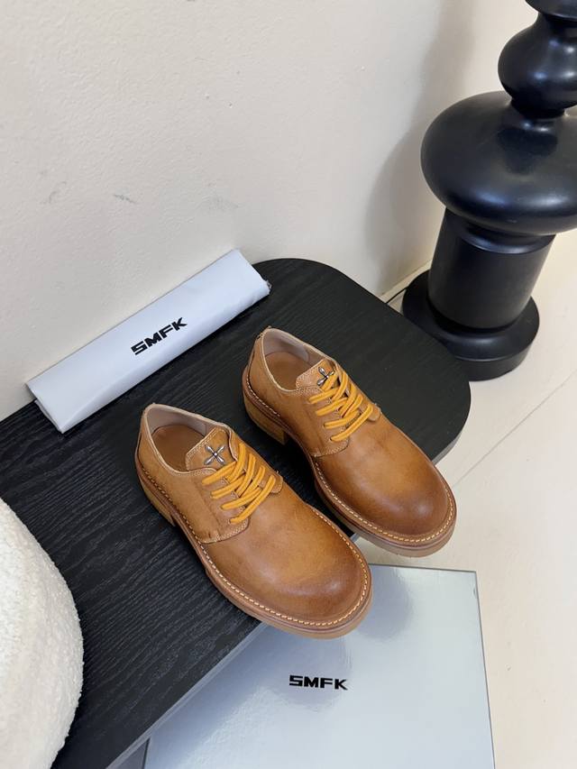 Smf* 野性起源固特异中筒靴 Rage野性手工的鞋履系列，传承延续经典鞋履制造工艺，从材料制作与挑选出发，打造具有Smfk野性美学的的原生感鞋靴系列。 野性起