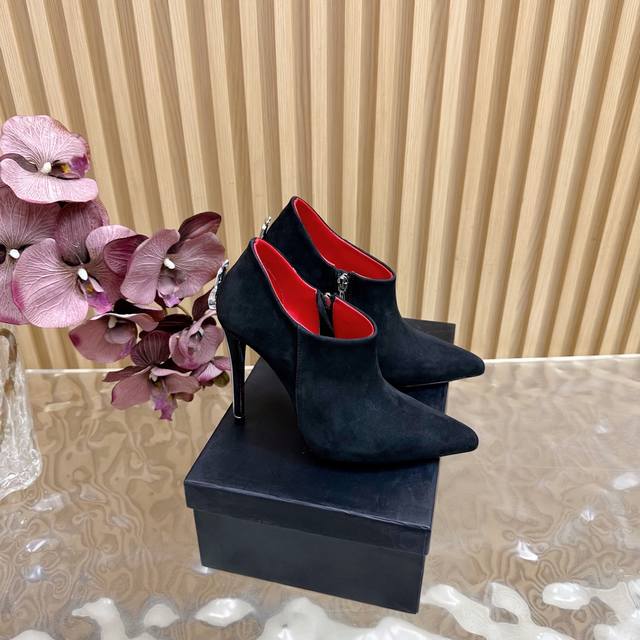 踝靴 如果一定要受高跟鞋的累 那我就要Cesare Paciotti “插入心脏的利刃” Cesare Paciotti 匕首高跟鞋 绝版重金开模，对版工艺 全