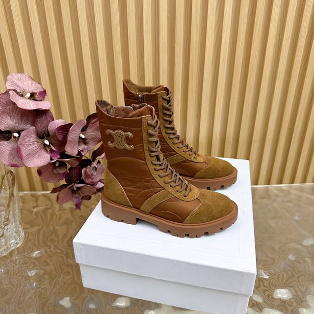 2025 專櫃同步秋冬新款 Celine｜賽琳25秋冬新品厚底踢不爛馬丁靴！ 上腳超級帥氣超級酷！秀氣又不失帥氣。配牛仔褲絕絕子絕對是今年秋冬必火的一款單品！