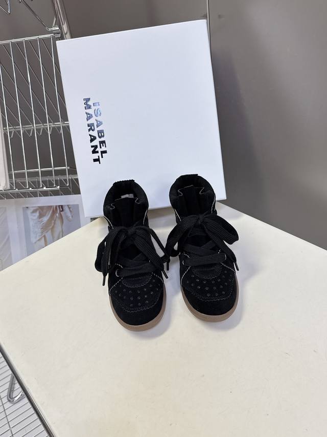 顶级版本 Isabel Marant 伊莎贝尔秋冬最新款高帮鞋 超多明星网红博主热推款 妥妥的增高神器 一双简单又不失高级的高帮鞋 原版1:1复刻细节 隐线大底