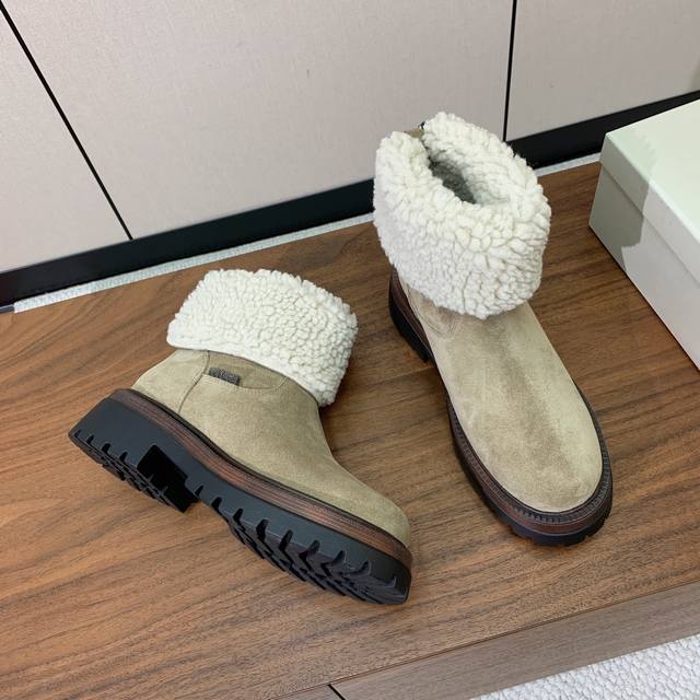 Brunell* Cucinell* 毛里短靴。鞋面牛反绒，仿羊毛里 非真羊毛，介意慎拍 原版开模五金，定制橡胶大底。 码数：35-41 35、41定制不退换