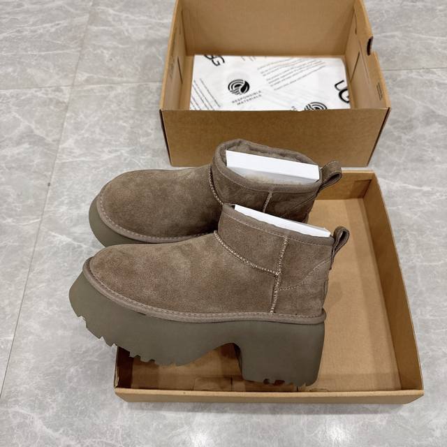 胡桃木色细节 正码厂价P： Ugg｜厚底迷你人鱼靴 鞋底厚底：约6.99 Cm 尺码：35 36 37 38 39 40 41