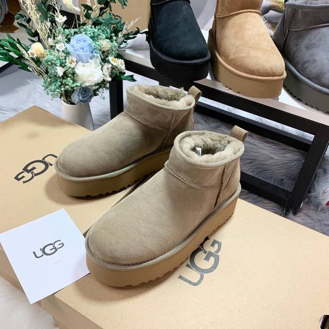 Ugg-1135092厚底款迷你低帮 四色自备现货 当天可取 寒冬刷星“暖潮风” Ugg改头换面刮起雪地里的时尚感。全羊皮毛一体，保暖好穿！独具匠心，只此唯一！